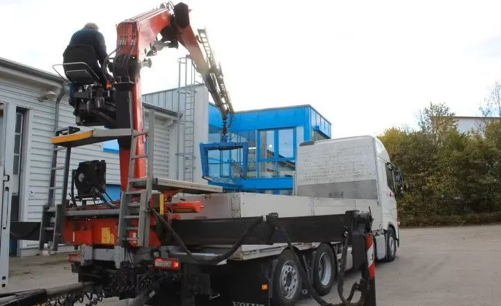 Volvo FH500 6x2 | Platforma z HDS Fassi F215A7 - Sterowanie radiowe | Euro 6 | Automatyczna skrzynia | 390 000 km - Druga mašina: slika 4 Volvo FH500 6x2 | Platforma z HDS Fassi F215A7 - Sterowanie radiowe | Euro 6 | Automatyczna skrzynia | 390 000 km - Druga mašina: slika 4