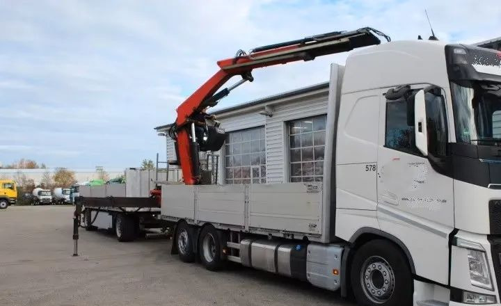 Volvo FH500 6x2 | Platforma z HDS Fassi F215A7 - Sterowanie radiowe | Euro 6 | Automatyczna skrzynia | 390 000 km - Druga mašina: slika 2 Volvo FH500 6x2 | Platforma z HDS Fassi F215A7 - Sterowanie radiowe | Euro 6 | Automatyczna skrzynia | 390 000 km - Druga mašina: slika 2