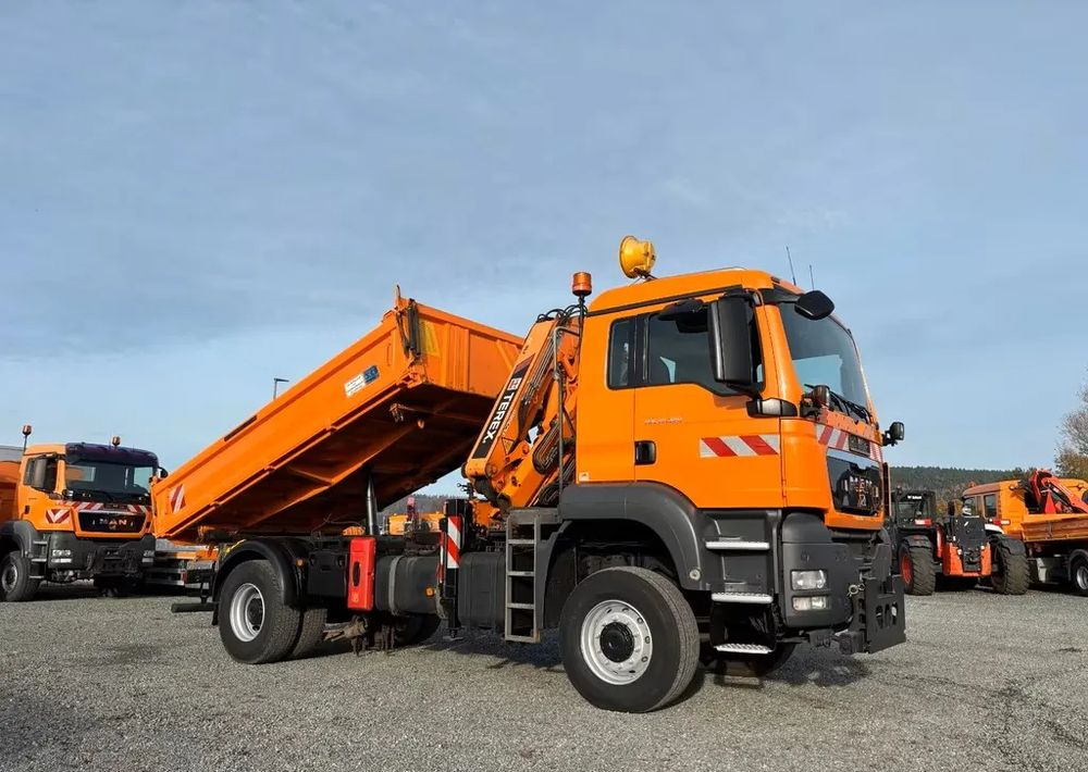 MAN TGS 18.320/ 4x4 / Euro4 /Wywrotka trójstronna Meiller +Kran Atlas TLC 82.2 +sterowanie radiowe – Przystosowany do pracy zimą — odśnieżanie, posypywanie, pług - Istovarivač: slika 3 MAN TGS 18.320/ 4x4 / Euro4 /Wywrotka trójstronna Meiller +Kran Atlas TLC 82.2 +sterowanie radiowe – Przystosowany do pracy zimą — odśnieżanie, posypywanie, pług - Istovarivač: slika 3