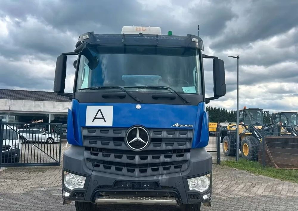 Mercedes-Benz Arocs 4142 | Wywrotka Schmitz | 8x4 | Euro 6 | Klima | Retarder | 242 598 km - Istovarivač: slika 5 Mercedes-Benz Arocs 4142 | Wywrotka Schmitz | 8x4 | Euro 6 | Klima | Retarder | 242 598 km - Istovarivač: slika 5