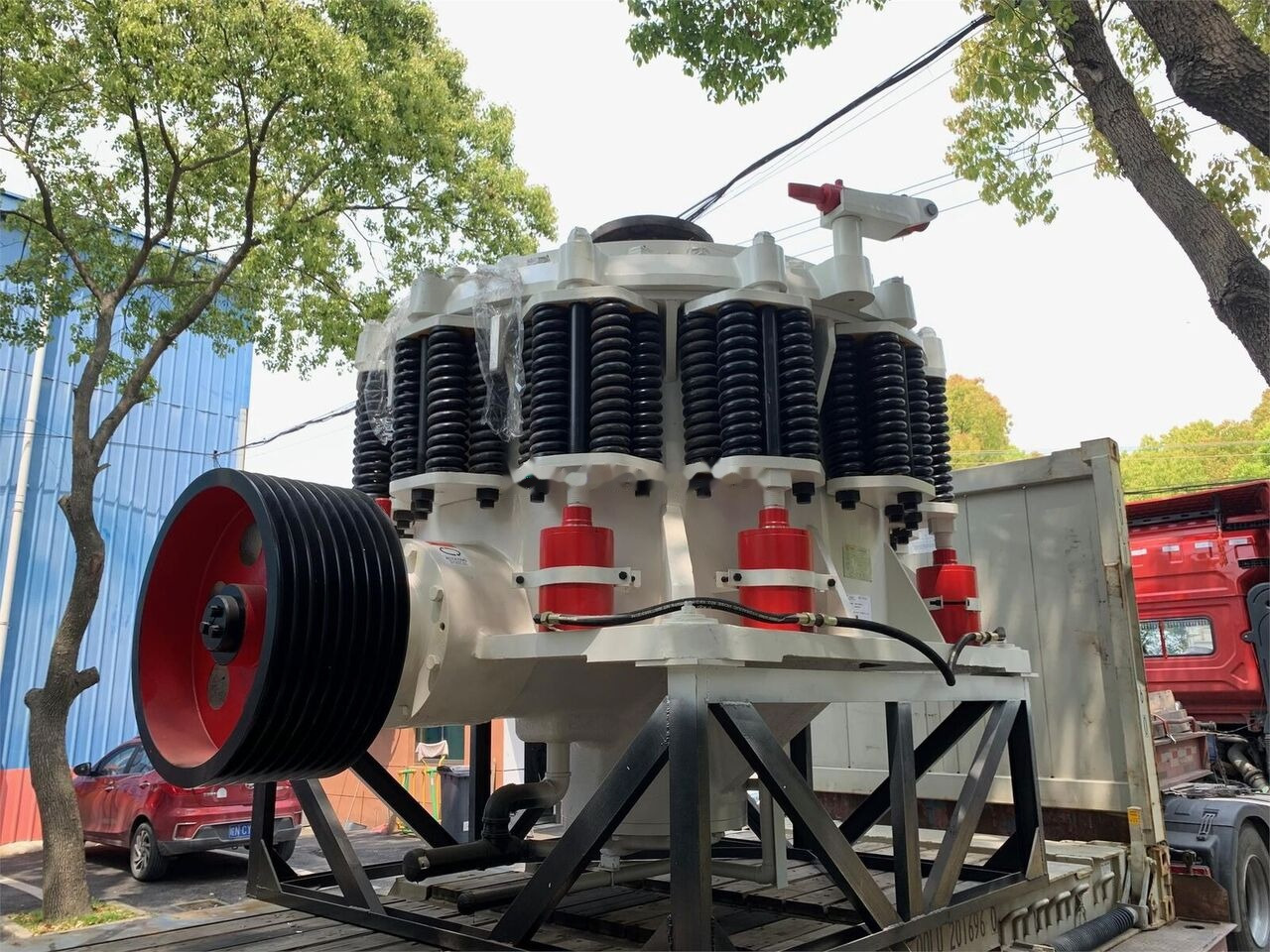 Kinglink 5.5 Feet Symons Cone Crusher KLC1680 - Konusna drobilica: slika 3 Kinglink 5.5 Feet Symons Cone Crusher KLC1680 - Konusna drobilica: slika 3