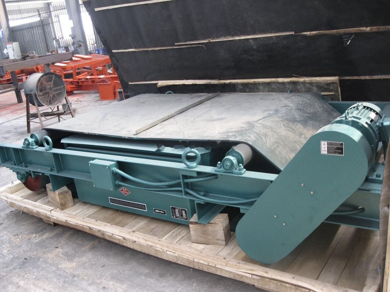 Kinglink B800 Magnetic Separator for remove iron and steels - Trakasti transporter: slika 2 Kinglink B800 Magnetic Separator for remove iron and steels - Trakasti transporter: slika 2