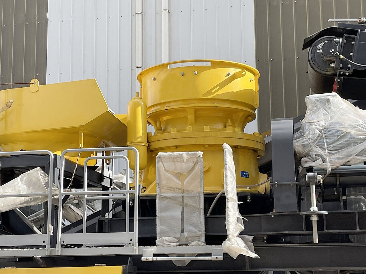 Kinglink Modular Skid Mounted CH430 Cone Crusher Plant - Konusna drobilica: slika 2 Kinglink Modular Skid Mounted CH430 Cone Crusher Plant - Konusna drobilica: slika 2