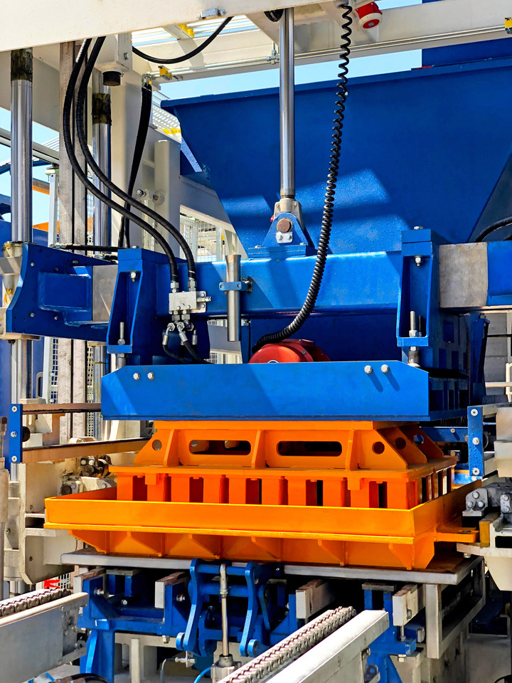 ELKON Elkoblock-25 Block Making Machine - Vibro presa za betonske blokove: slika 5 ELKON Elkoblock-25 Block Making Machine - Vibro presa za betonske blokove: slika 5