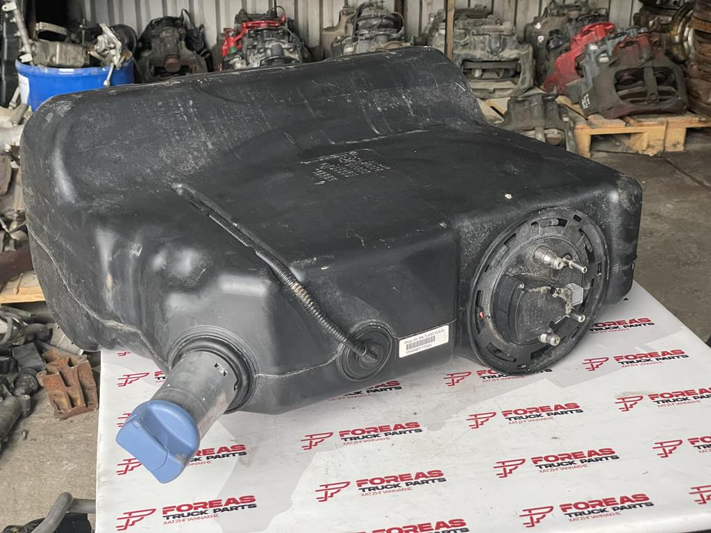 MERCEDES-BENZ - Α 9674701715 - Rezervoar za AdBlue tečnost za Kamion: slika 2 MERCEDES-BENZ - Α 9674701715 - Rezervoar za AdBlue tečnost za Kamion: slika 2