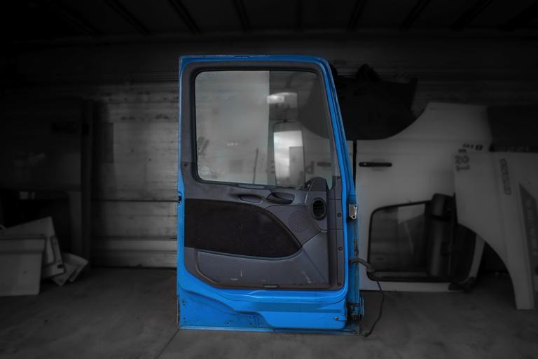 MERCEDES-BENZ ACTROS MEGA SPACE MP II - LEFT - Vrata i delovi za Kamion: slika 2 MERCEDES-BENZ ACTROS MEGA SPACE MP II - LEFT - Vrata i delovi za Kamion: slika 2