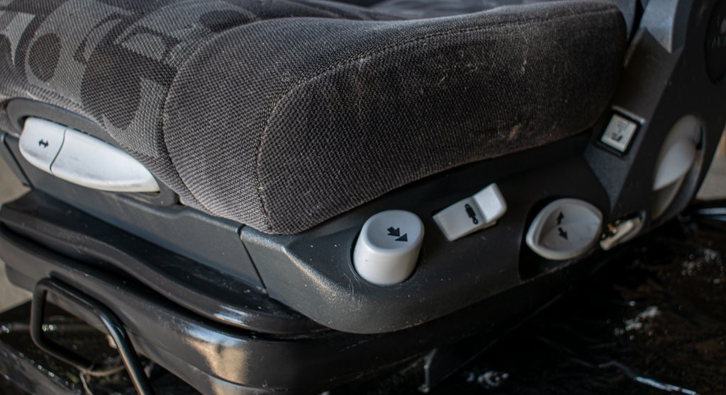 MERCEDES-BENZ ACTROS MP II AIR SEAT - DRIVER - Sedište za Kamion: slika 3 MERCEDES-BENZ ACTROS MP II AIR SEAT - DRIVER - Sedište za Kamion: slika 3