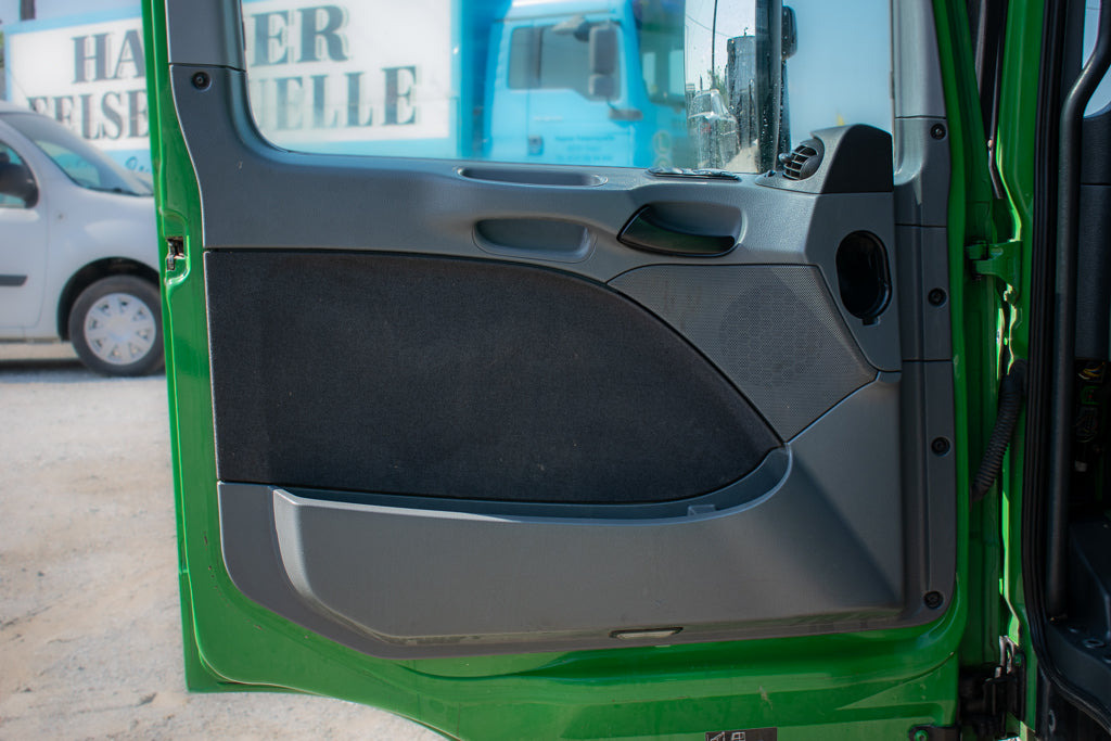 MERCEDES-BENZ ACTROS MP II DOOR LINING - DRIVER - Vrata i delovi za Kamion: slika 1 MERCEDES-BENZ ACTROS MP II DOOR LINING - DRIVER - Vrata i delovi za Kamion: slika 1