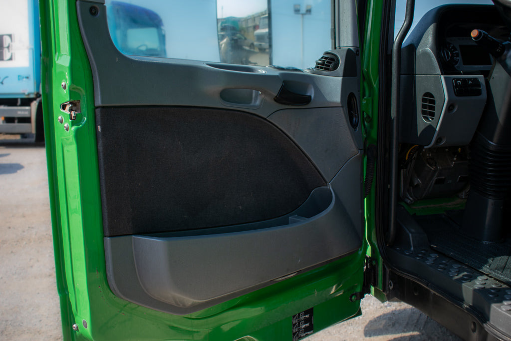 MERCEDES-BENZ ACTROS MP II DOOR LINING - DRIVER - Vrata i delovi za Kamion: slika 2 MERCEDES-BENZ ACTROS MP II DOOR LINING - DRIVER - Vrata i delovi za Kamion: slika 2