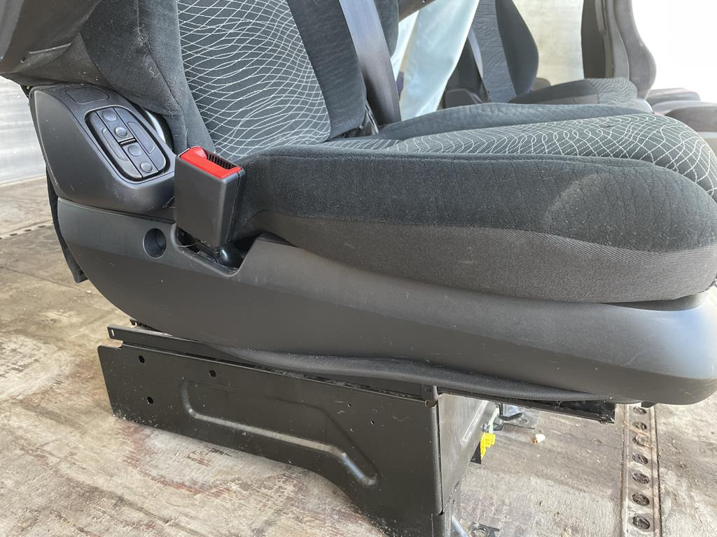 MERCEDES-BENZ ACTROS MP4 AIR DRIVER SEAT - Sedište za Kamion: slika 4 MERCEDES-BENZ ACTROS MP4 AIR DRIVER SEAT - Sedište za Kamion: slika 4