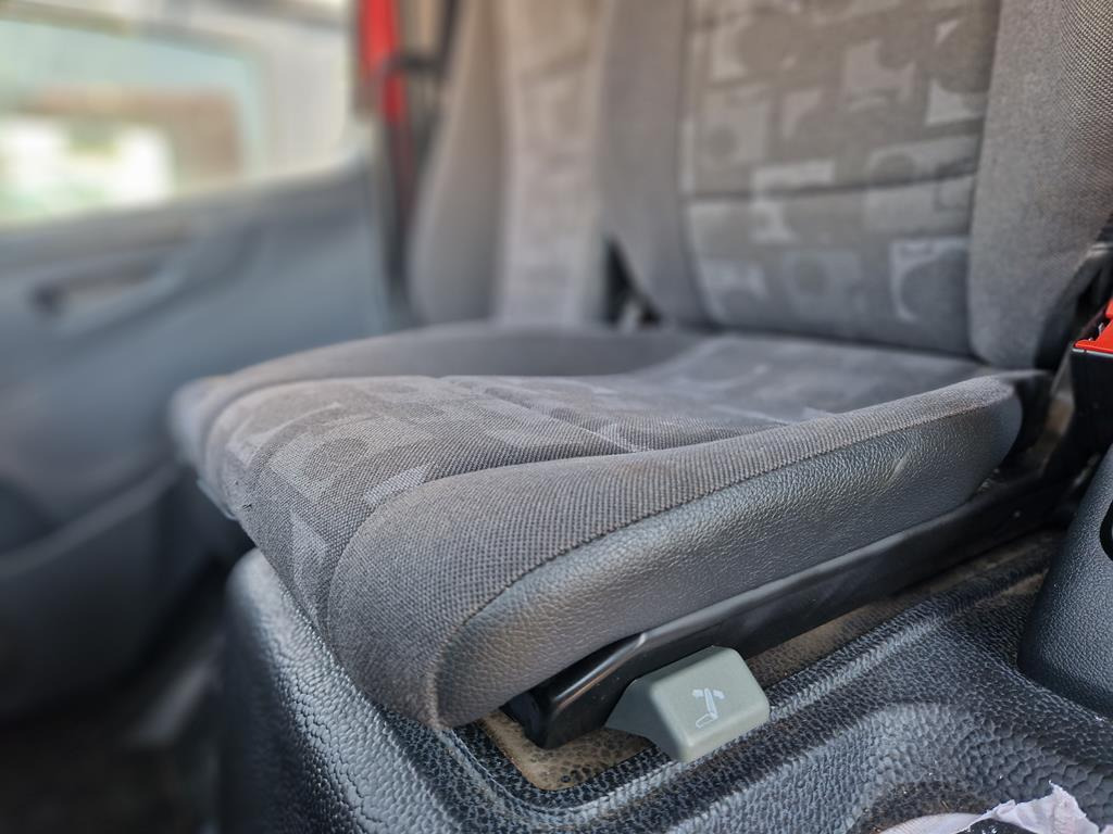 MERCEDES-BENZ ATEGO 2 - MIDDLE - Sedište za Kamion: slika 3 MERCEDES-BENZ ATEGO 2 - MIDDLE - Sedište za Kamion: slika 3