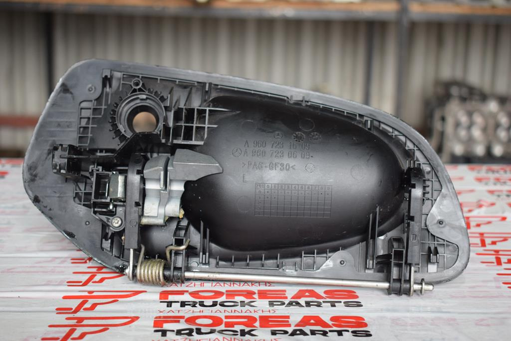 MERCEDES-BENZ DOOR HANDLE FOR ACTROS MP4 - DRIVER - Vrata i delovi za Kamion: slika 2 MERCEDES-BENZ DOOR HANDLE FOR ACTROS MP4 - DRIVER - Vrata i delovi za Kamion: slika 2