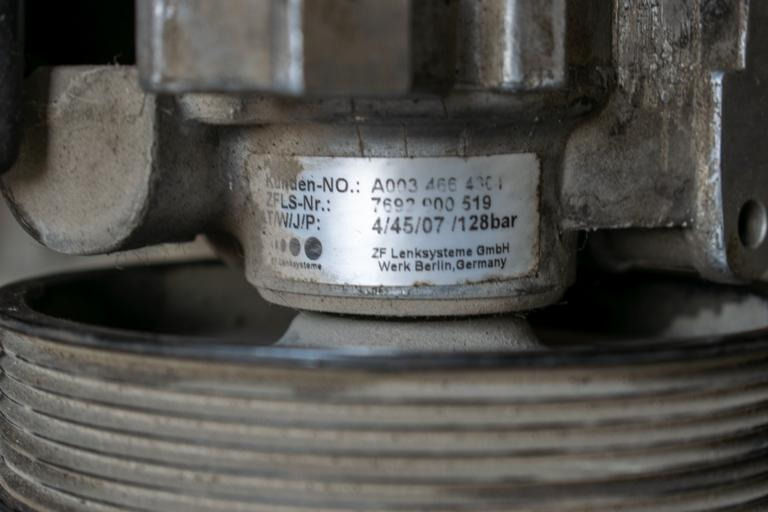 MERCEDES-BENZ SPRINTER (903) 313 CDI HYDRAULIC POWER STEERING PUMP - Upravljačka pumpa za Kamion: slika 3 MERCEDES-BENZ SPRINTER (903) 313 CDI HYDRAULIC POWER STEERING PUMP - Upravljačka pumpa za Kamion: slika 3
