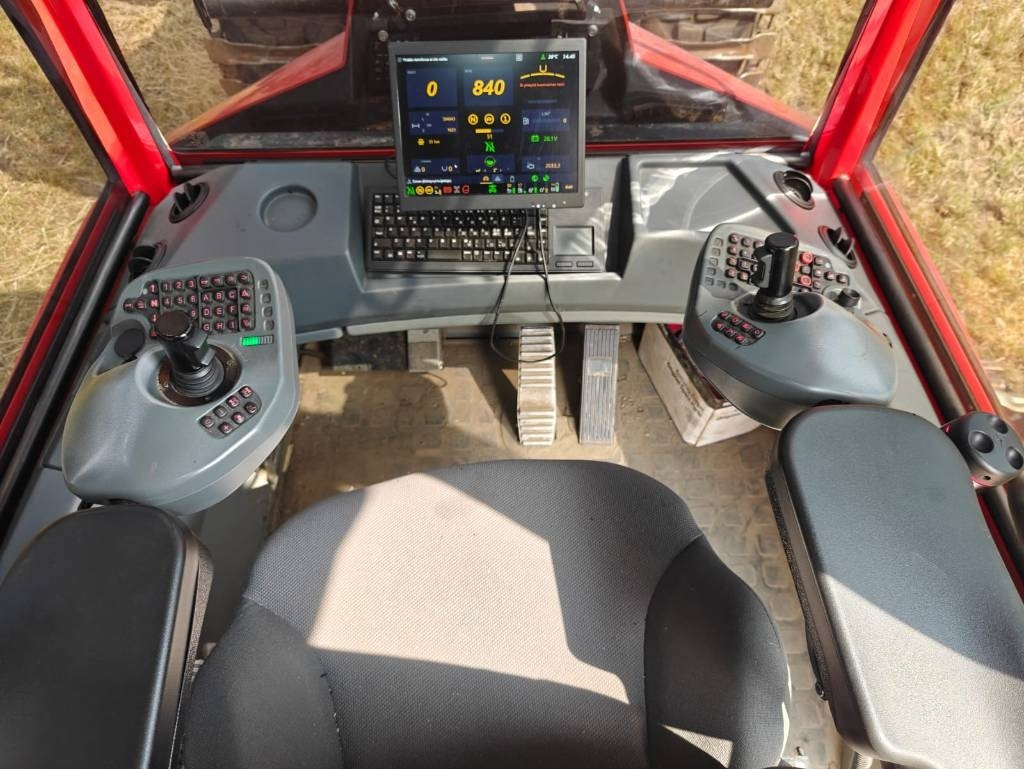 Prevoznik Komatsu 855: slika 14