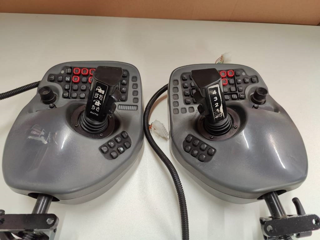 Komatsu Joysticks - Električni sistem za Šumarska oprema: slika 2 Komatsu Joysticks - Električni sistem za Šumarska oprema: slika 2