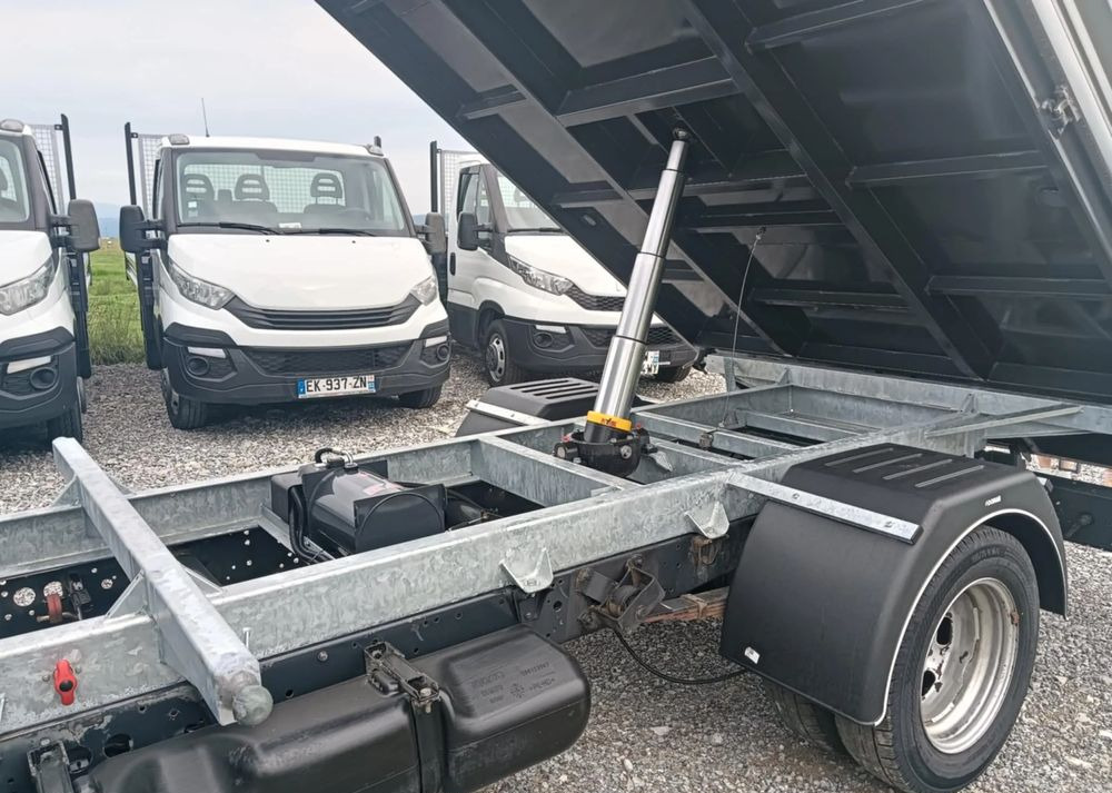 Iveco 35C13, 35C12, 35C14, 35C15 - Dostavno vozilo kiper: slika 2 Iveco 35C13, 35C12, 35C14, 35C15 - Dostavno vozilo kiper: slika 2