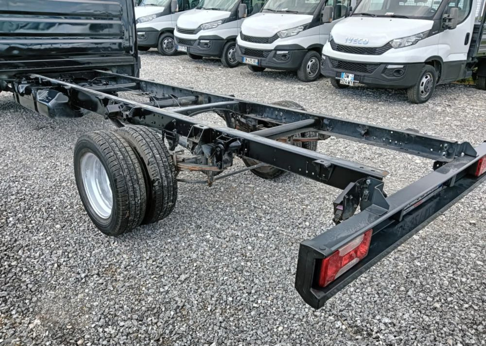 Iveco 35C13, 35C12, 35C14, 35C15 - Kamion sa golom šasijom i zatvorenom kabinom: slika 3 Iveco 35C13, 35C12, 35C14, 35C15 - Kamion sa golom šasijom i zatvorenom kabinom: slika 3