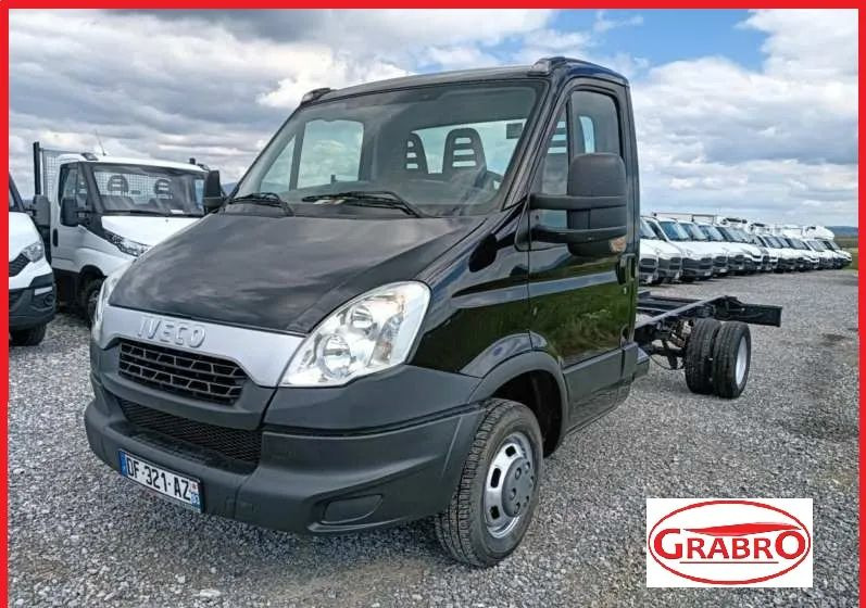 Iveco 35C13, 35C12, 35C14, 35C15 - Kamion sa golom šasijom i zatvorenom kabinom: slika 1 Iveco 35C13, 35C12, 35C14, 35C15 - Kamion sa golom šasijom i zatvorenom kabinom: slika 1