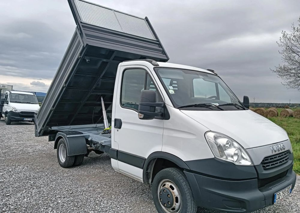 Iveco 35C13, 35C12, 35C15 - Dostavno vozilo kiper: slika 2 Iveco 35C13, 35C12, 35C15 - Dostavno vozilo kiper: slika 2