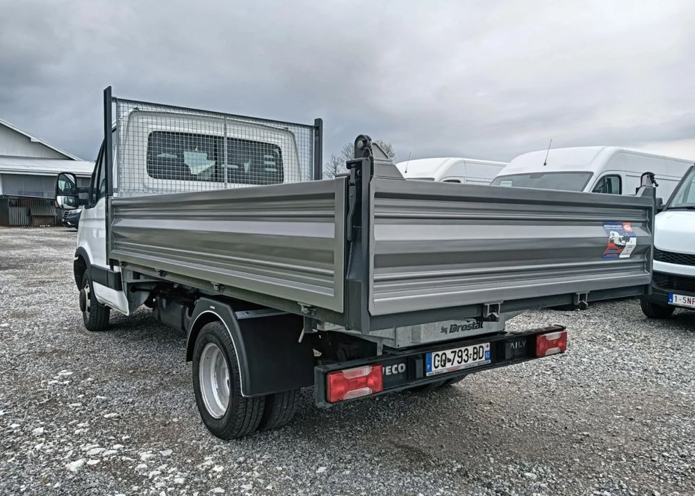 Iveco 35C13, 35C12, 35C15 - Dostavno vozilo kiper: slika 5 Iveco 35C13, 35C12, 35C15 - Dostavno vozilo kiper: slika 5