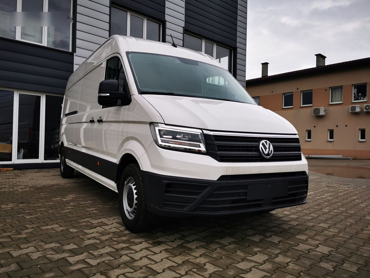 Volkswagen Crafter 2,0 l 177 KM, długość pojazdu 6836 mm - Furgon: slika 1 Volkswagen Crafter 2,0 l 177 KM, długość pojazdu 6836 mm - Furgon: slika 1