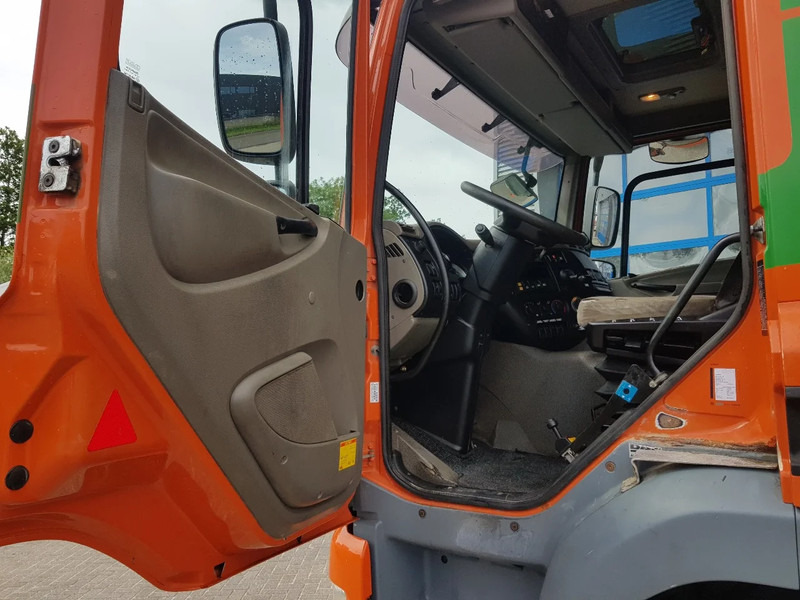 Interior photo 2:  Lizing Ginaf X 4343 TS 8x6 Kipper kraan HMF 2020 Ginaf X 4343 TS 8x6 Kipper kraan HMF 2020