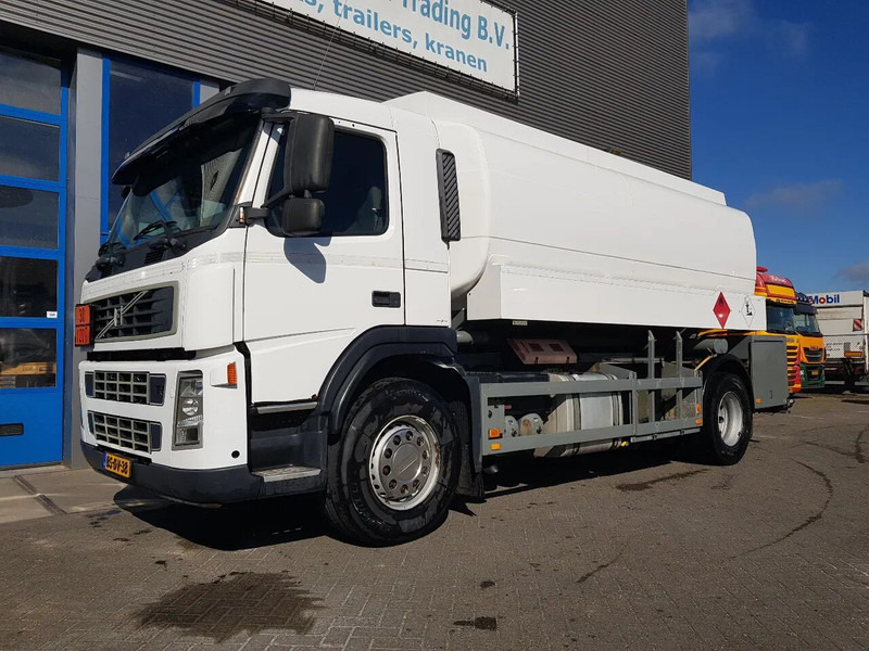 Volvo FM 9.340 Petrol, Diesel 17000 Ltr. 3 Compartementen - Kamion cisterna: slika 2 Volvo FM 9.340 Petrol, Diesel 17000 Ltr. 3 Compartementen - Kamion cisterna: slika 2