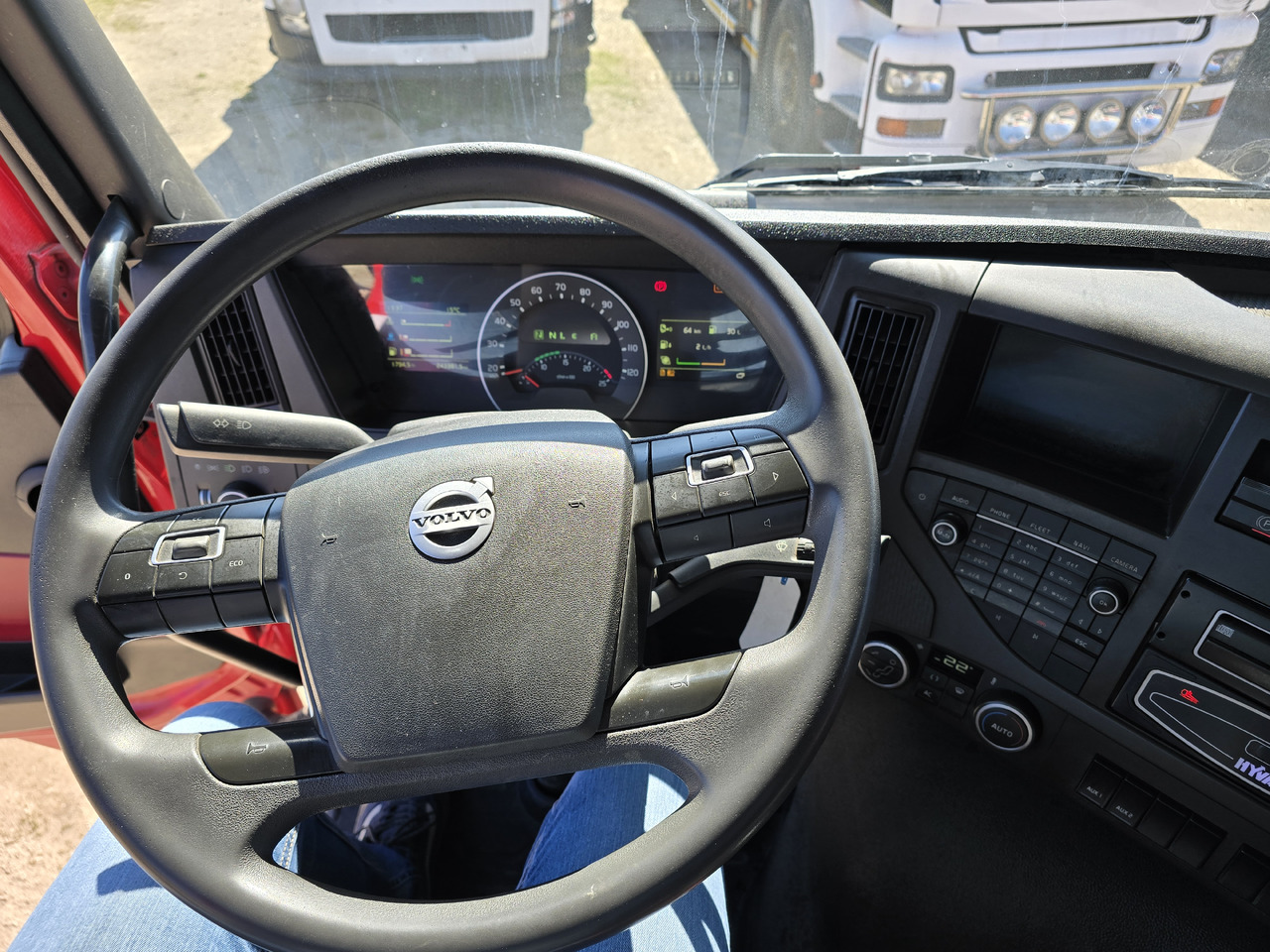 Interior photo 1:  Lizing VOLVO FMX 420 6X4 / HIAB 144B-hiduo / hook system VOLVO FMX 420 6X4 / HIAB 144B-hiduo / hook system