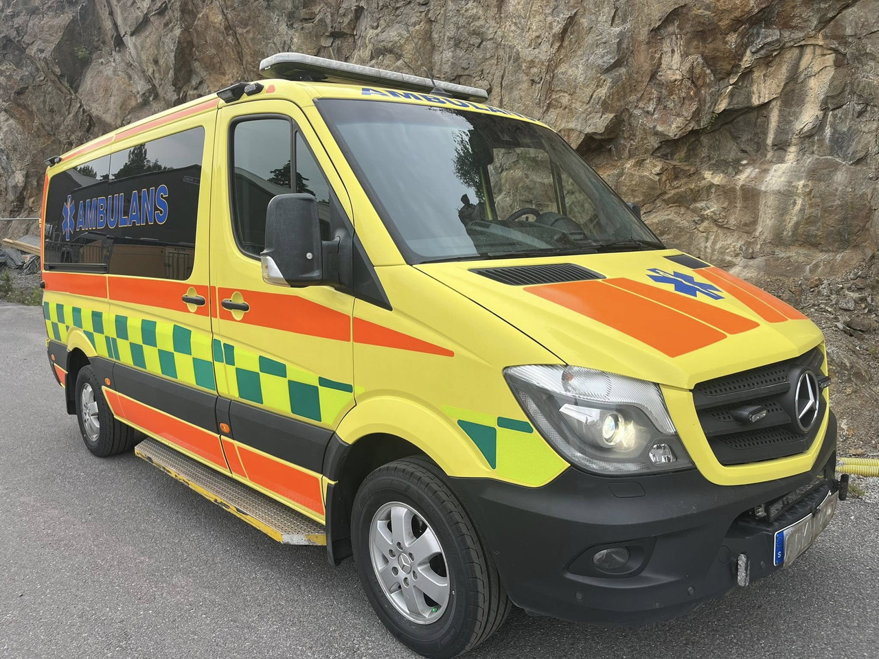 MERCEDES-BENZ Sprinter 319 - AMBULANCE - RESERVERAD !! - Vozilo hitne pomoći: slika 5 MERCEDES-BENZ Sprinter 319 - AMBULANCE - RESERVERAD !! - Vozilo hitne pomoći: slika 5