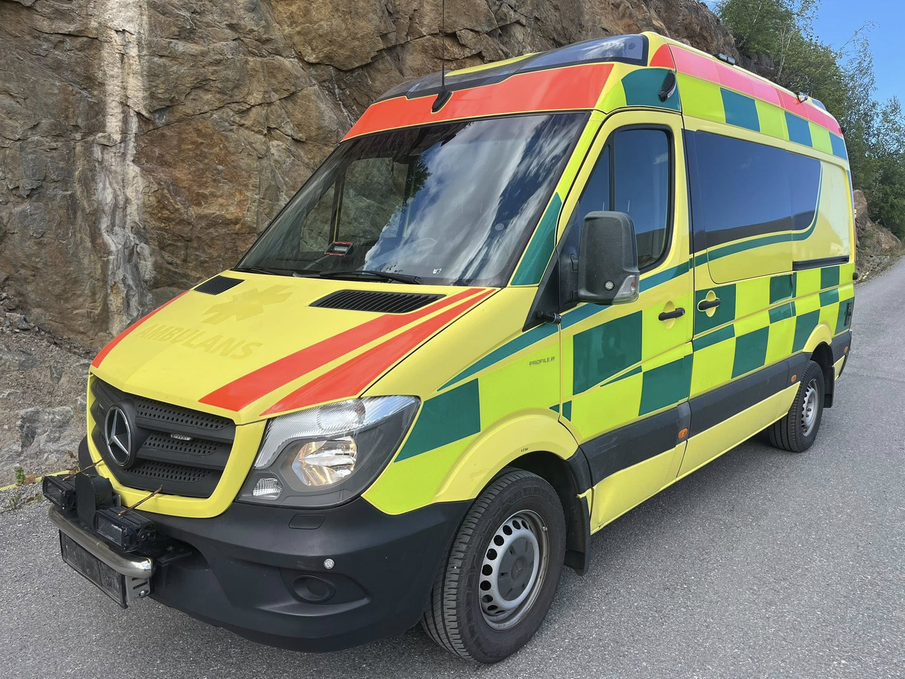 Mercedes-Benz Sprinter 319 - AMBULANCE - RESERVERAD !! - Vozilo hitne pomoći: slika 1 Mercedes-Benz Sprinter 319 - AMBULANCE - RESERVERAD !! - Vozilo hitne pomoći: slika 1