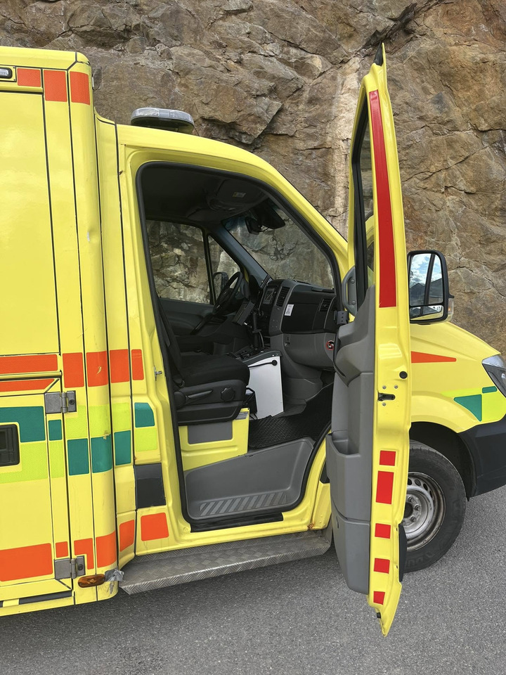 Mercedes-Benz Sprinter 319 - AMBULANCEBOX / Krankenwagen / ambulance - Vozilo hitne pomoći: slika 4 Mercedes-Benz Sprinter 319 - AMBULANCEBOX / Krankenwagen / ambulance - Vozilo hitne pomoći: slika 4