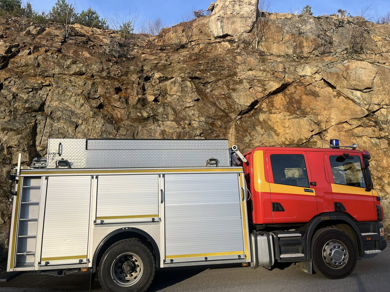 SCANIA P94GB 4x2 NZ310 - Fire engine - RESERVERAD !! - Vatrogasni kamion: slika 5 SCANIA P94GB 4x2 NZ310 - Fire engine - RESERVERAD !! - Vatrogasni kamion: slika 5