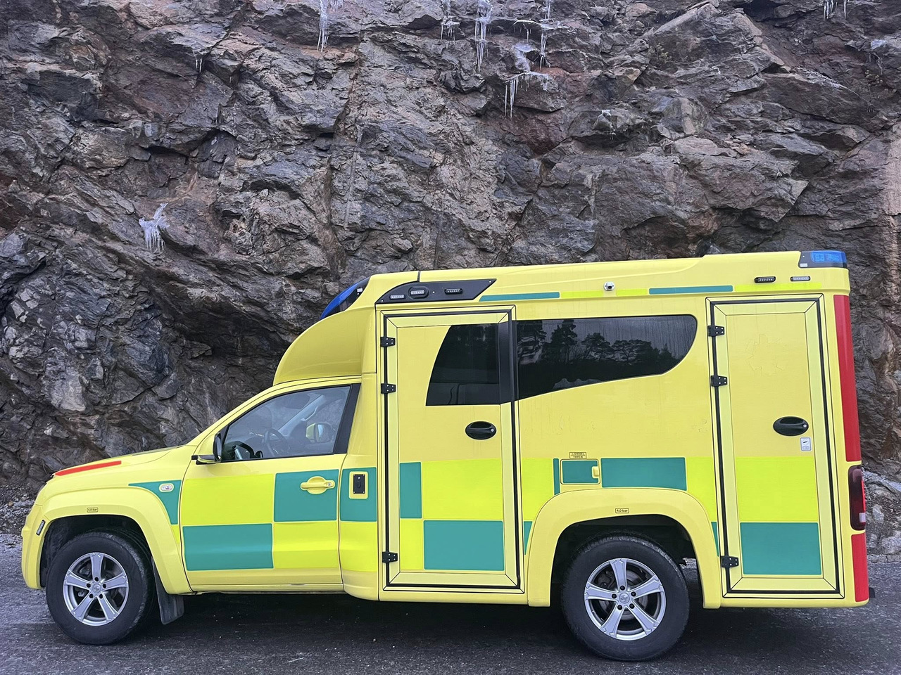 VOLKSWAGEN Amarok 4motion - AMBULANCE / ambulanse / ambulanssi - Vozilo hitne pomoći: slika 5 VOLKSWAGEN Amarok 4motion - AMBULANCE / ambulanse / ambulanssi - Vozilo hitne pomoći: slika 5