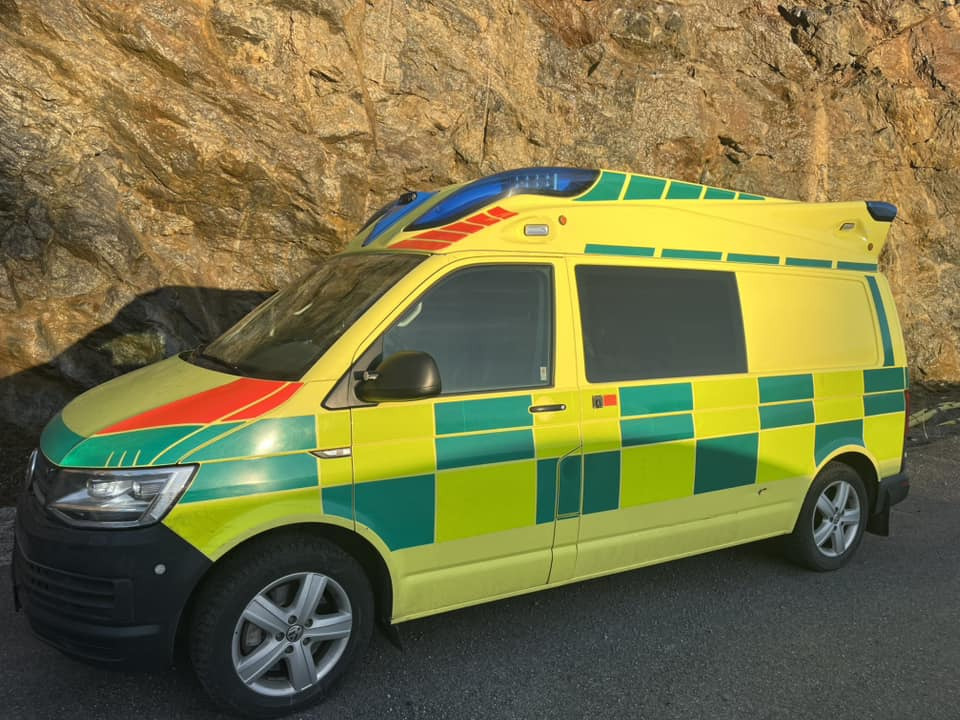 Volkswagen T6 4motions - AMBULANCE - RESERVERAD !! - Vozilo hitne pomoći: slika 2 Volkswagen T6 4motions - AMBULANCE - RESERVERAD !! - Vozilo hitne pomoći: slika 2