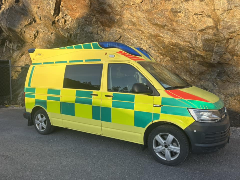 Volkswagen T6 4motions - AMBULANCE - RESERVERAD !! - Vozilo hitne pomoći: slika 1 Volkswagen T6 4motions - AMBULANCE - RESERVERAD !! - Vozilo hitne pomoći: slika 1