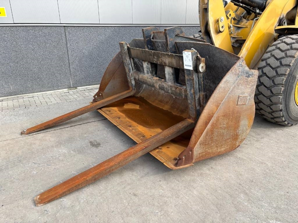 CAT 938 M (Under Preparation / Bucket + Forks) - Utovarivač točkaš: slika 2 CAT 938 M (Under Preparation / Bucket + Forks) - Utovarivač točkaš: slika 2