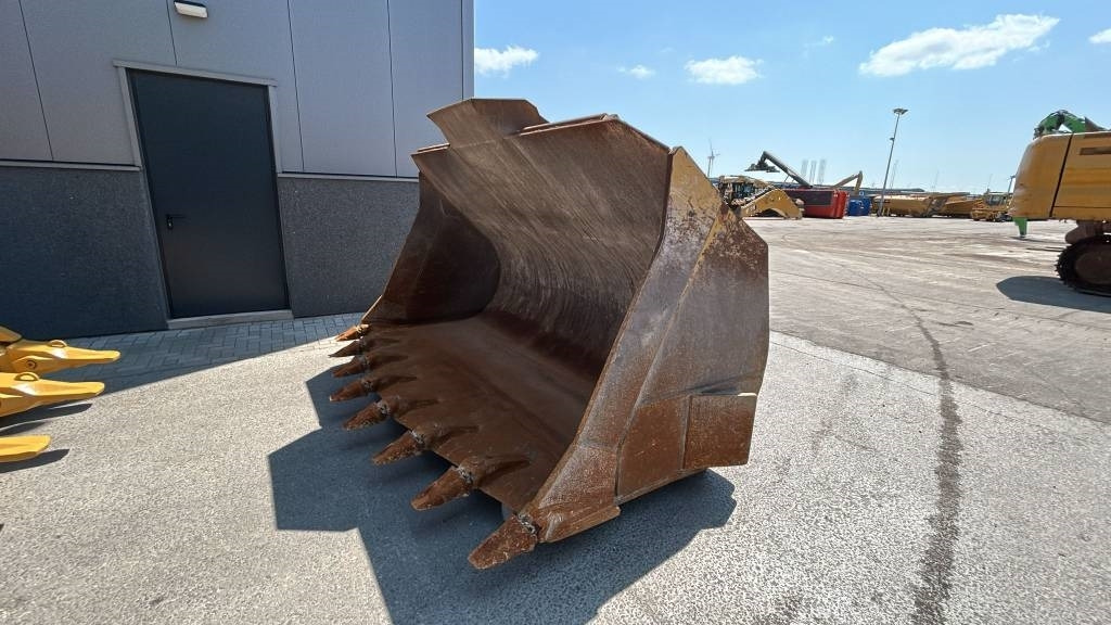 CAT 980 M (Comes with bucket / Under Preparation) - Utovarivač točkaš: slika 2 CAT 980 M (Comes with bucket / Under Preparation) - Utovarivač točkaš: slika 2
