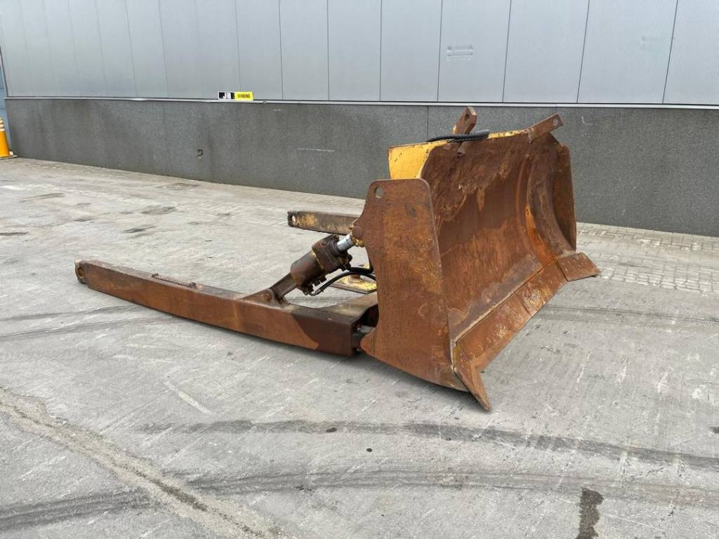 CAT D 6 XL Blade + Pusharms - Oštrica: slika 1 CAT D 6 XL Blade + Pusharms - Oštrica: slika 1