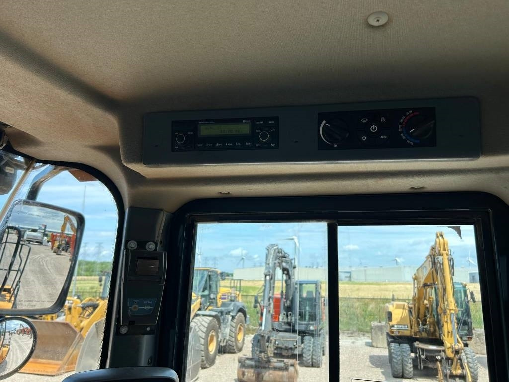 Utovarivač točkaš Hyundai HL 970: slika 20