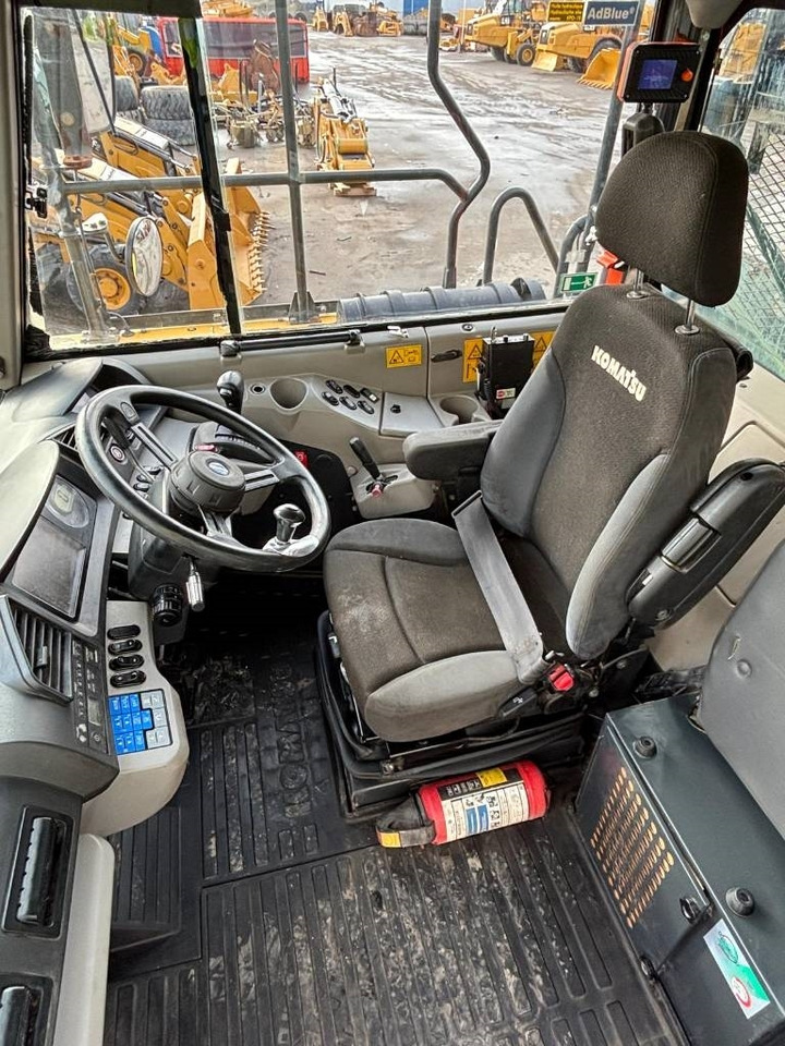 Zglobni kiper Komatsu HM 400-5: slika 10