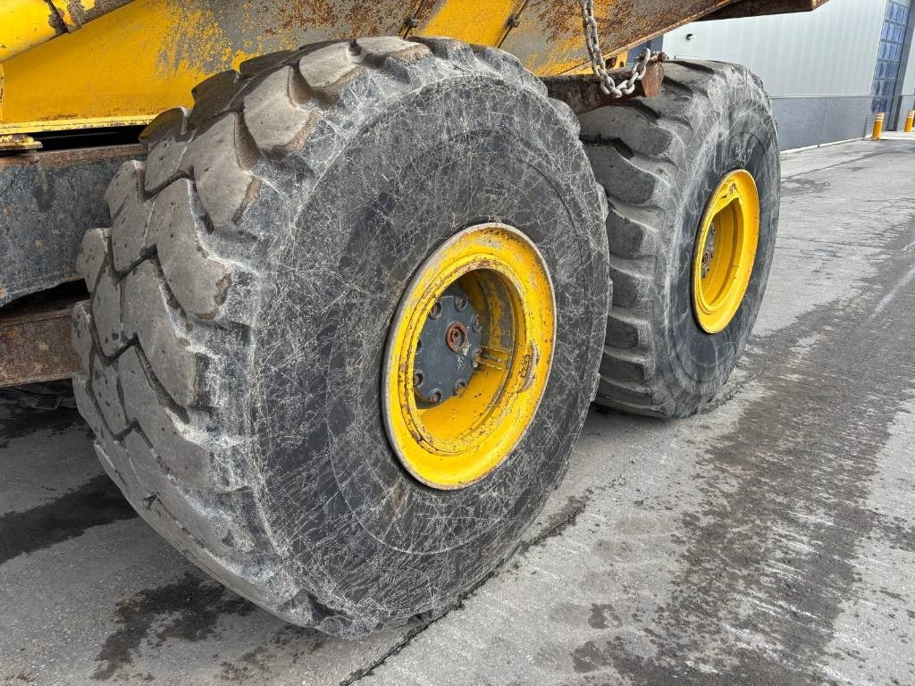 Zglobni kiper Komatsu HM 400-5: slika 18