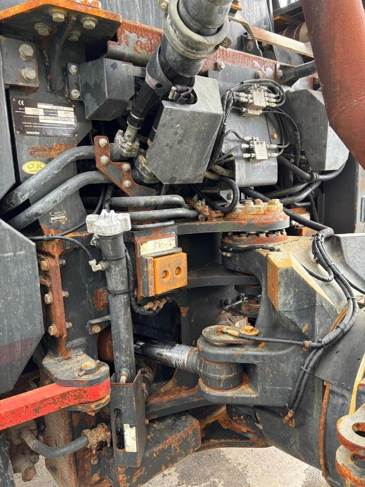 Zglobni kiper Komatsu HM 400-5: slika 15