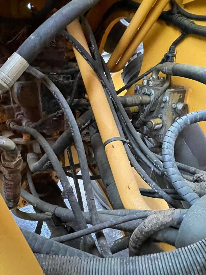 Utovarivač točkaš Volvo L 260 H: slika 22
