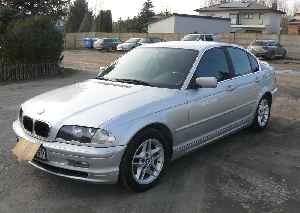 Limuzina BMW Seria 3 320i: slika 6