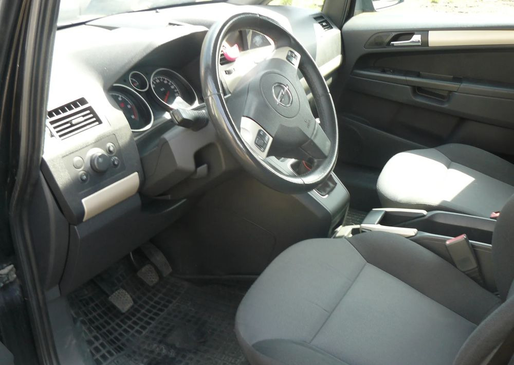 Opel Zafira 1.9 CDTI Cosmo - SUV: slika 5 Opel Zafira 1.9 CDTI Cosmo - SUV: slika 5