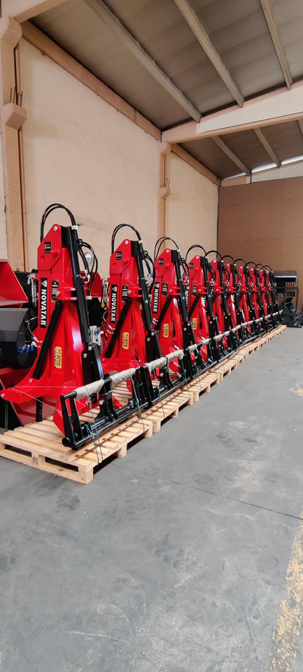 Traktor Novatar Tractor Rear Loader: slika 6 Traktor Novatar Tractor Rear Loader: slika 6