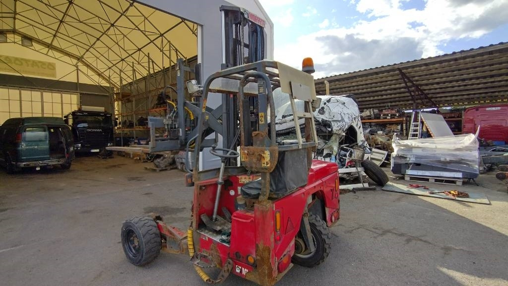 Moffett M4 25.4 ajoneuvotrukki  - Prenosni viljuškar: slika 2 Moffett M4 25.4 ajoneuvotrukki  - Prenosni viljuškar: slika 2