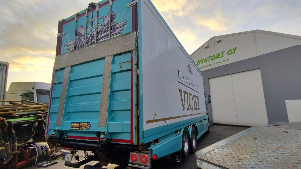 Scania R560 6x2 8,35m umpikori +pl-nostin - Kamion sa zatvorenim sandukom: slika 3 Scania R560 6x2 8,35m umpikori +pl-nostin - Kamion sa zatvorenim sandukom: slika 3