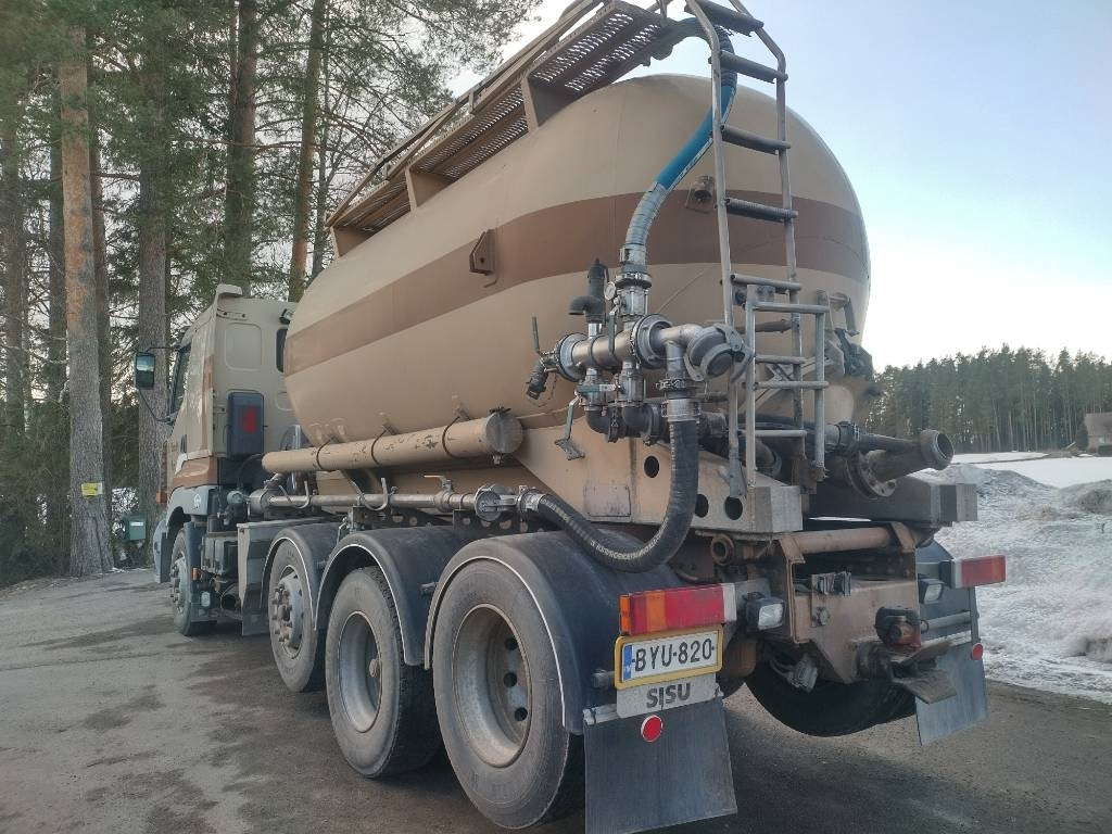 Sisu E14 8x2 kippipainepytty+kompura - Kamion cisterna: slika 4 Sisu E14 8x2 kippipainepytty+kompura - Kamion cisterna: slika 4