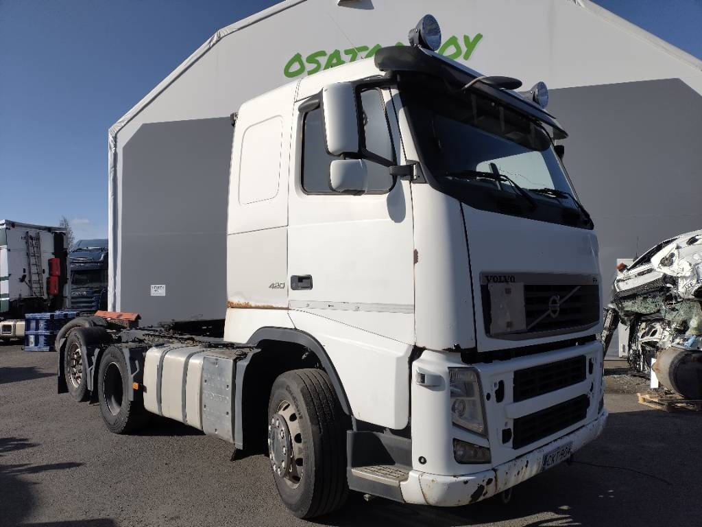 Volvo FH460 6x2 veturi kääntyvä teli - Tegljač: slika 1 Volvo FH460 6x2 veturi kääntyvä teli - Tegljač: slika 1